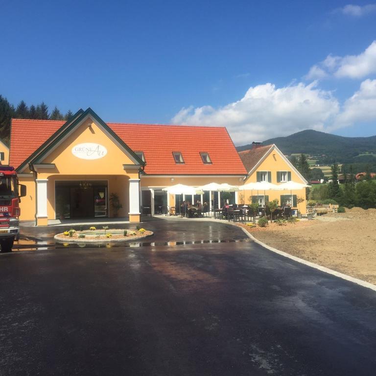 Hotel Restaurant Grune Au ペラウ エクステリア 写真